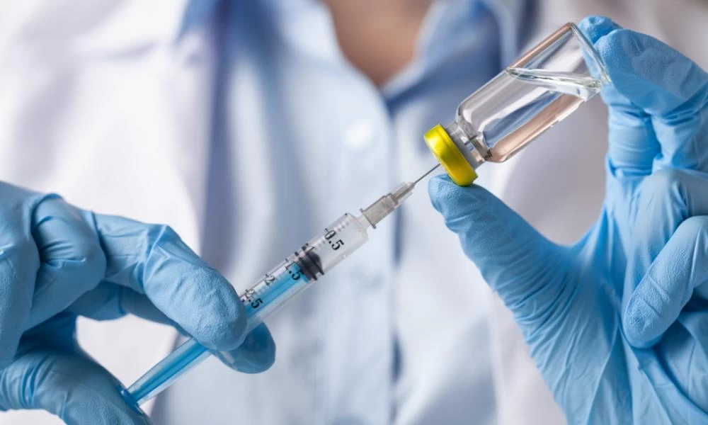 FDA: Έγκριση στις δόσεις ενίσχυσης εμβολίων για τους 16-17 ετών
